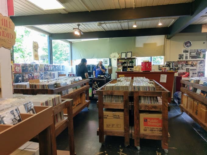 FeeLIT record store